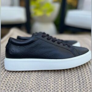 Ecco Women’s Soft 60 Aeon Black Leather Sneakers Size 6-6.5